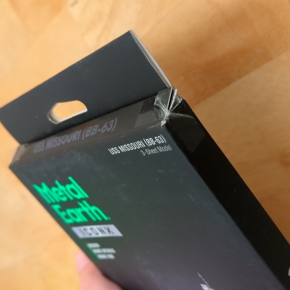 Metal Earth USS Missouri 3D Steel Model Kit - Picture 6 of 7